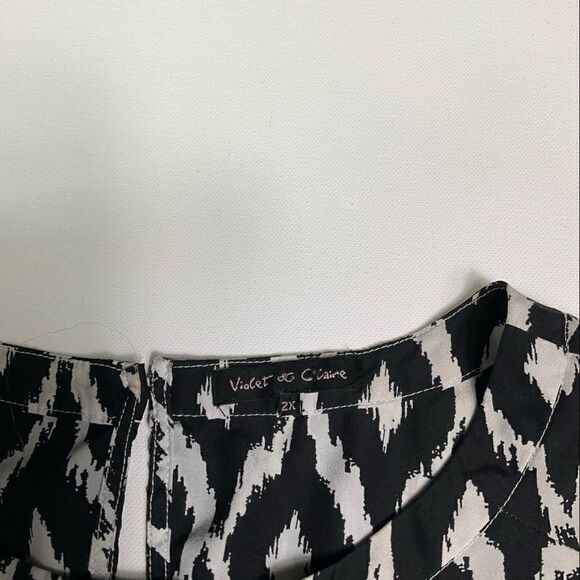 Black & White Simple Top Size 2X - Picture 2 of 4